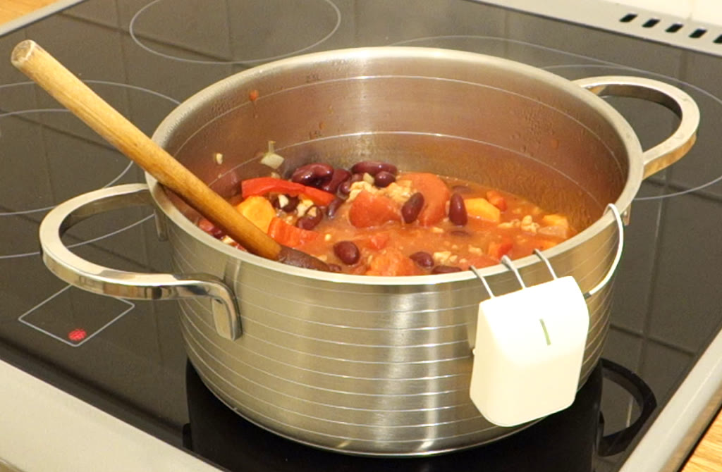 Vegetarian chili in the pot